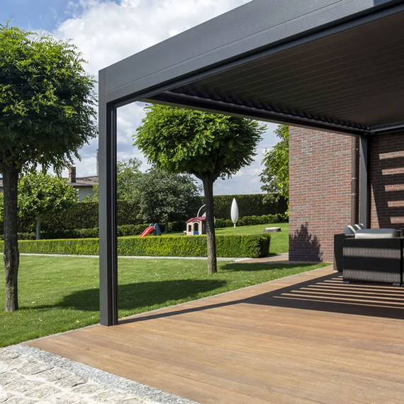 Pergola bioclimatique adossée sur mesure