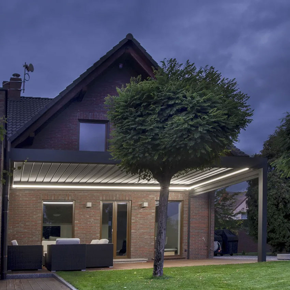 Pergola bioclimatique adossée sur mesure