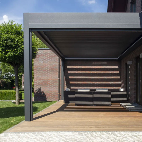 Pergola bioclimatique adossée sur mesure