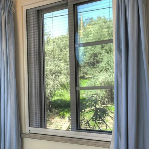 Moustiquaire plissée pour faible encombrement en aluminium