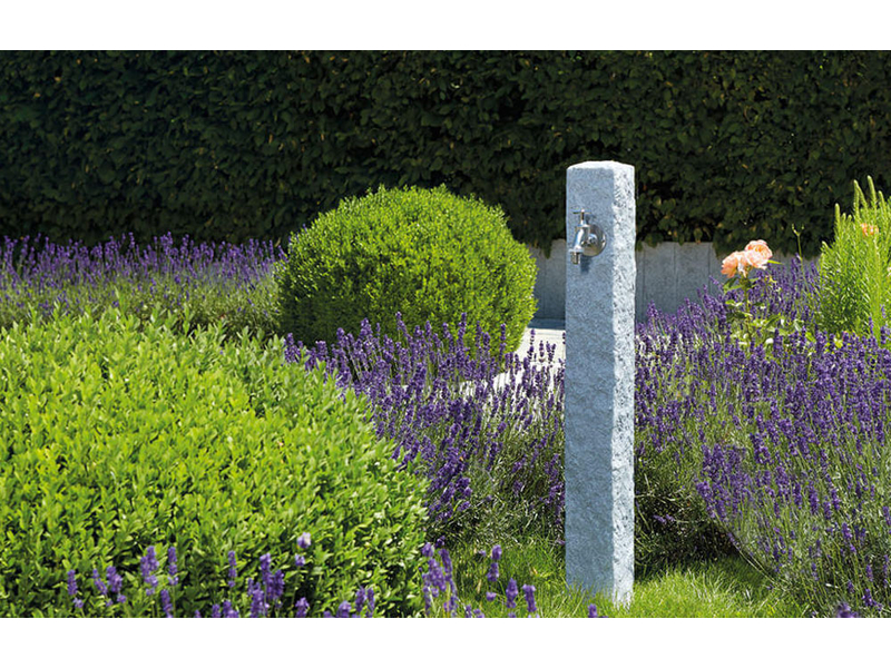 Fontaine Granit gris clair en situation